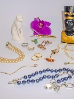 The Ultimate Guide to Jewelry: Choosing the Right Pieces to Complement Your Style - Cover Image