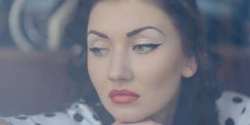 Mastering the Cat Eye: A 2025 Style Guide to Winged Liner Perfection - Cover Image