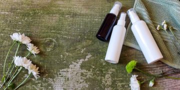 The Best Setting Sprays for Every Skin Type: A Comprehensive Guide - Cover Image