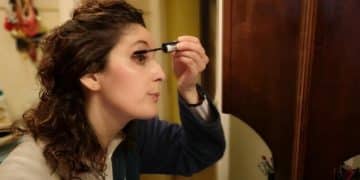 How to Apply False Eyelashes: Your Pro Tutorial - Cover Image