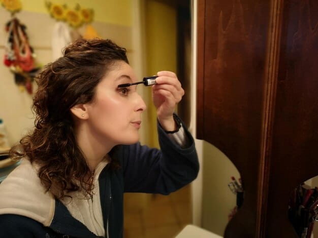 How to Apply False Eyelashes: Your Pro Tutorial