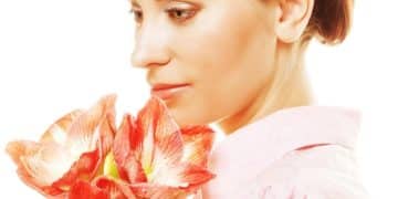 Spring Makeup: Achieve a Fresh Face That Lasts All Day - Cover Image