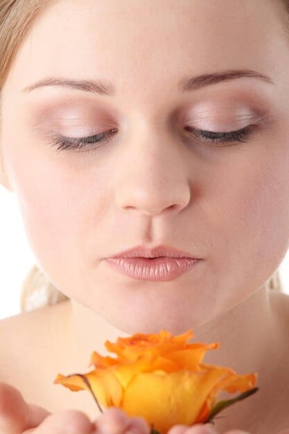 Autumn Spice Makeup: Warm Colors for a Cozy Fall Look