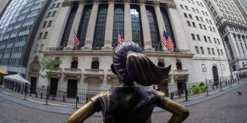 Government Spending: New Budget's Impact on US Economic Growth - Cover Image